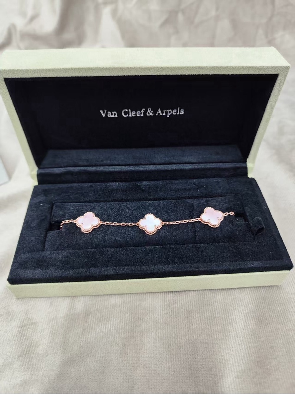 🍐Van Cleef & Arpels Rose Gold Four-Leaf Clover Bracelet with Pink Inlay
